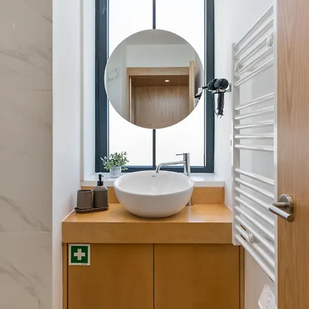 Alvaro's Loft Downtown דירה